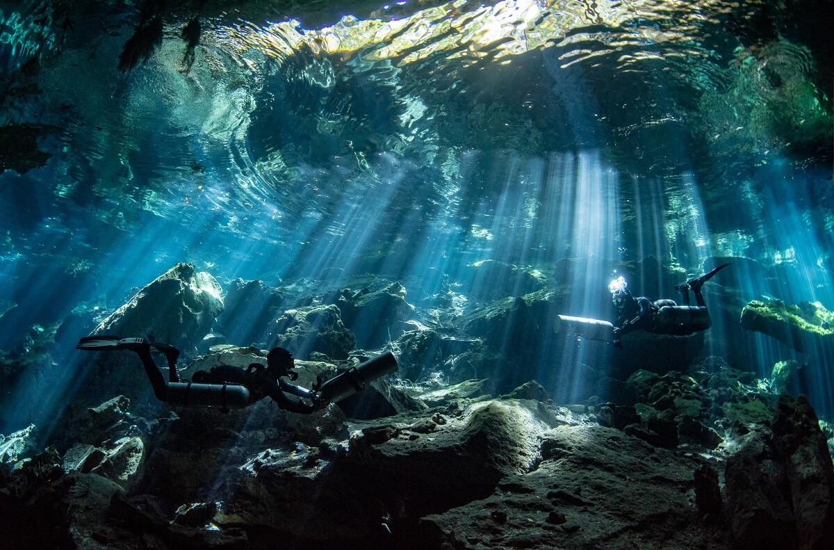 CAVE DIVING MEXICO